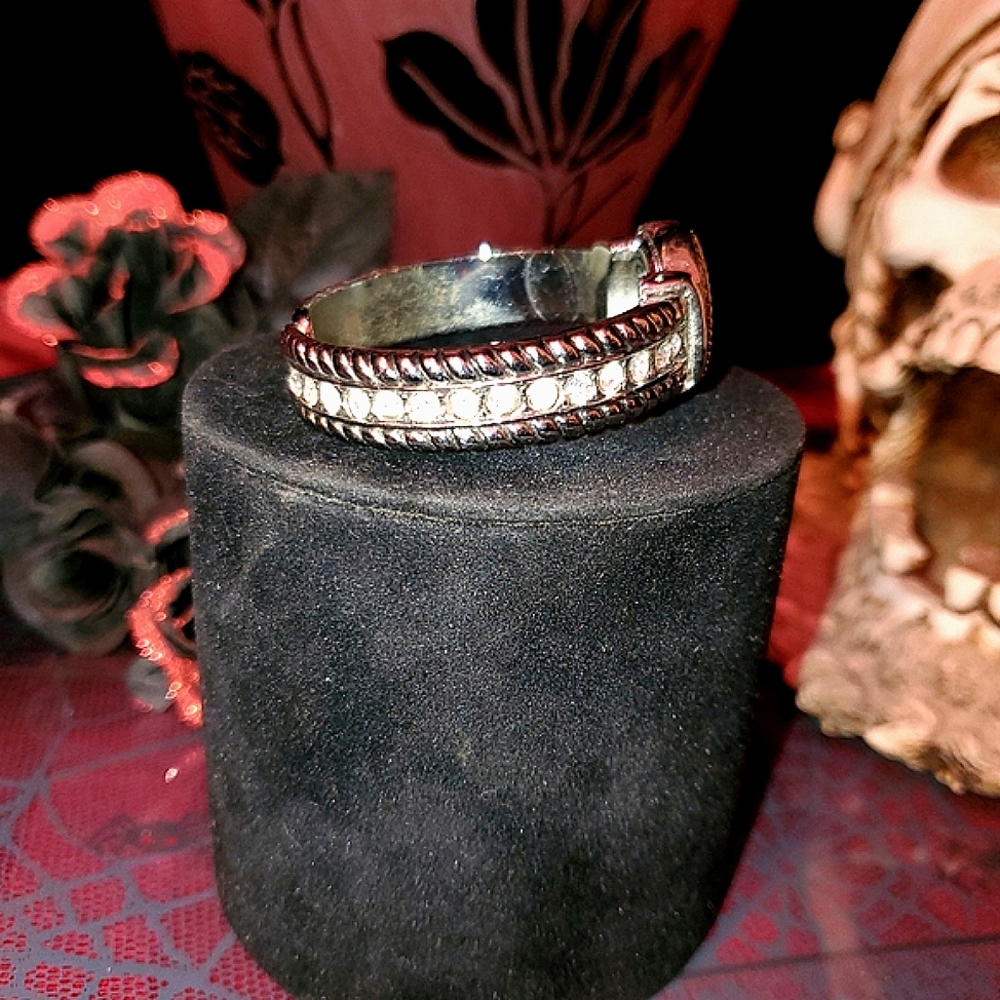 🖤Pt. 2- VTG Gorgeous Silver & Rhinestone Watch🖤 - Picture 2 of 16